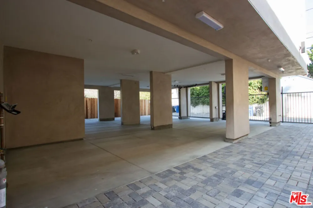 4924 LAUREL CANYON Valley Village, CA 91607