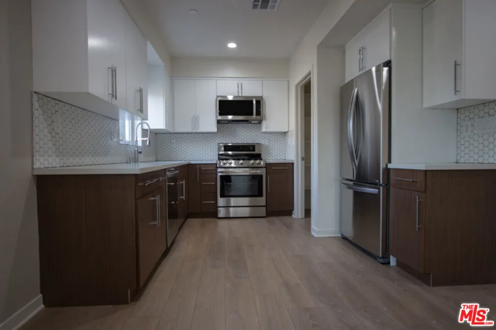 4924 LAUREL CANYON Valley Village, CA 91607