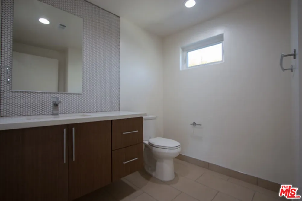 4924 LAUREL CANYON Valley Village, CA 91607