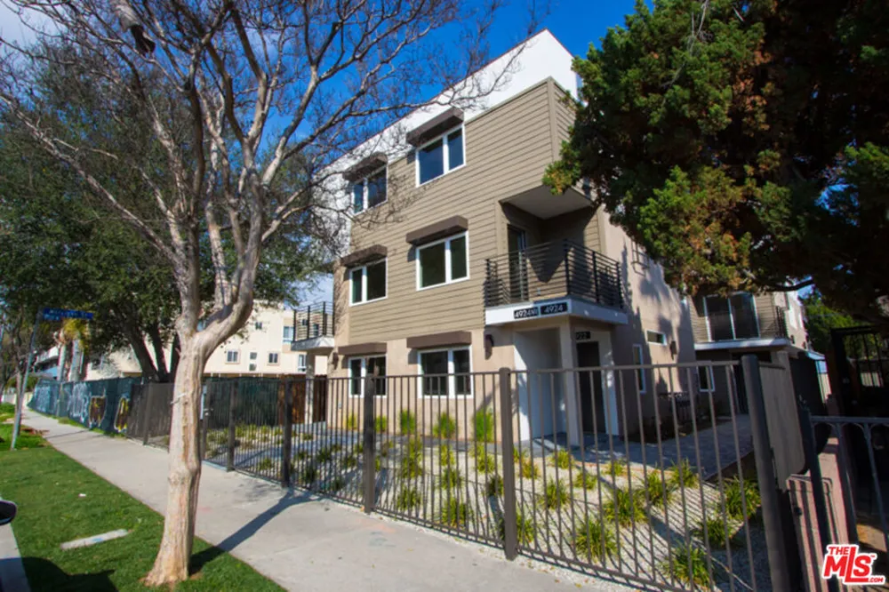 4924 LAUREL CANYON Valley Village, CA 91607