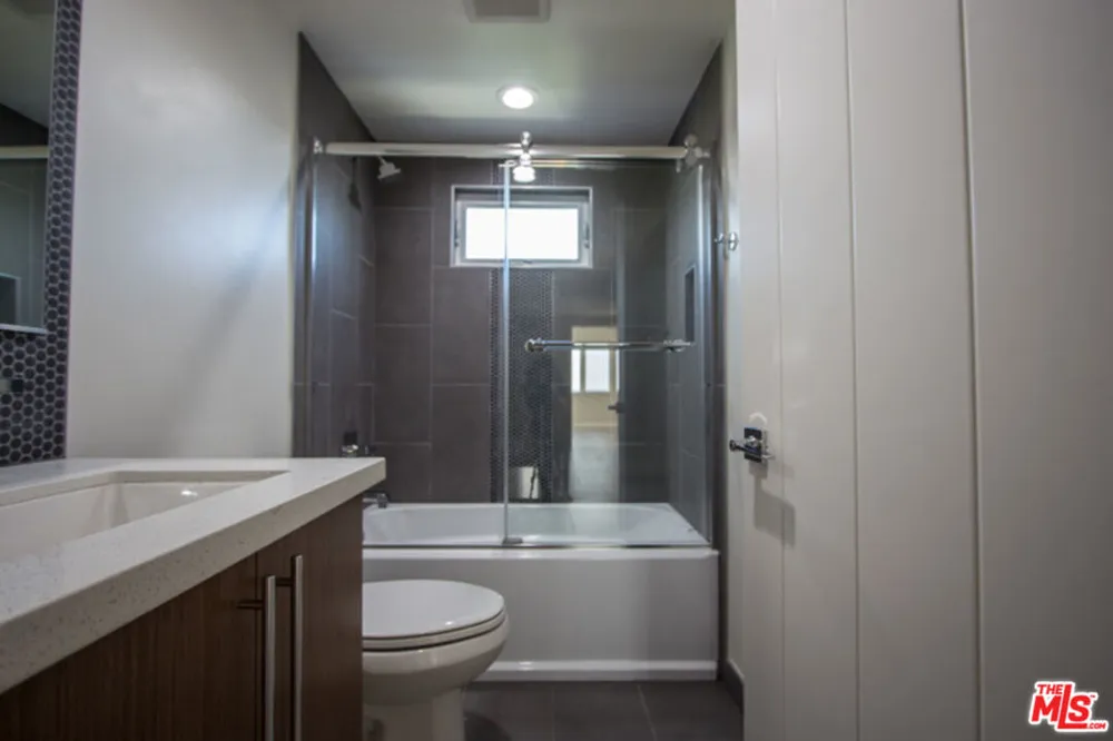 4924 LAUREL CANYON Valley Village, CA 91607