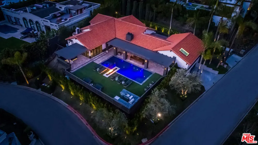 1707 Rising Glen Road Los Angeles, CA 90069
