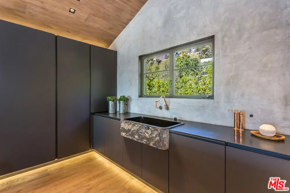 1707 Rising Glen Road Los Angeles, CA 90069