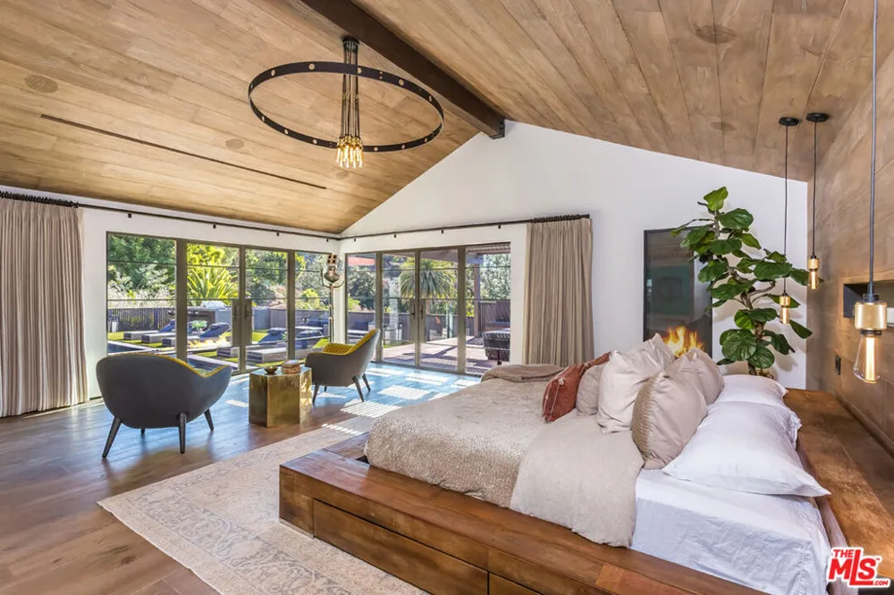 1707 Rising Glen Road Los Angeles, CA 90069