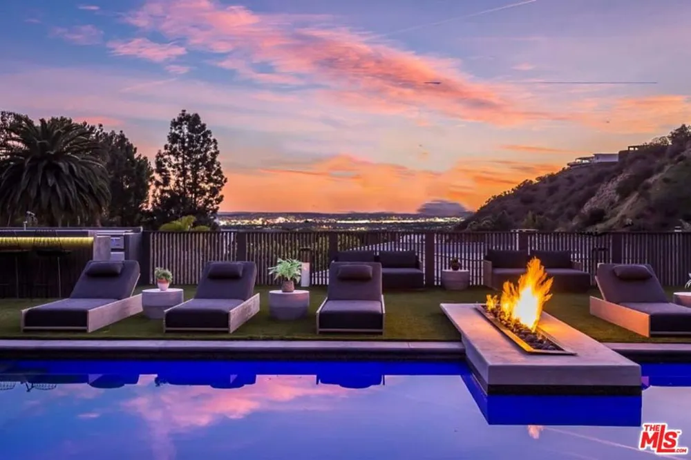 1707 Rising Glen Road Los Angeles, CA 90069