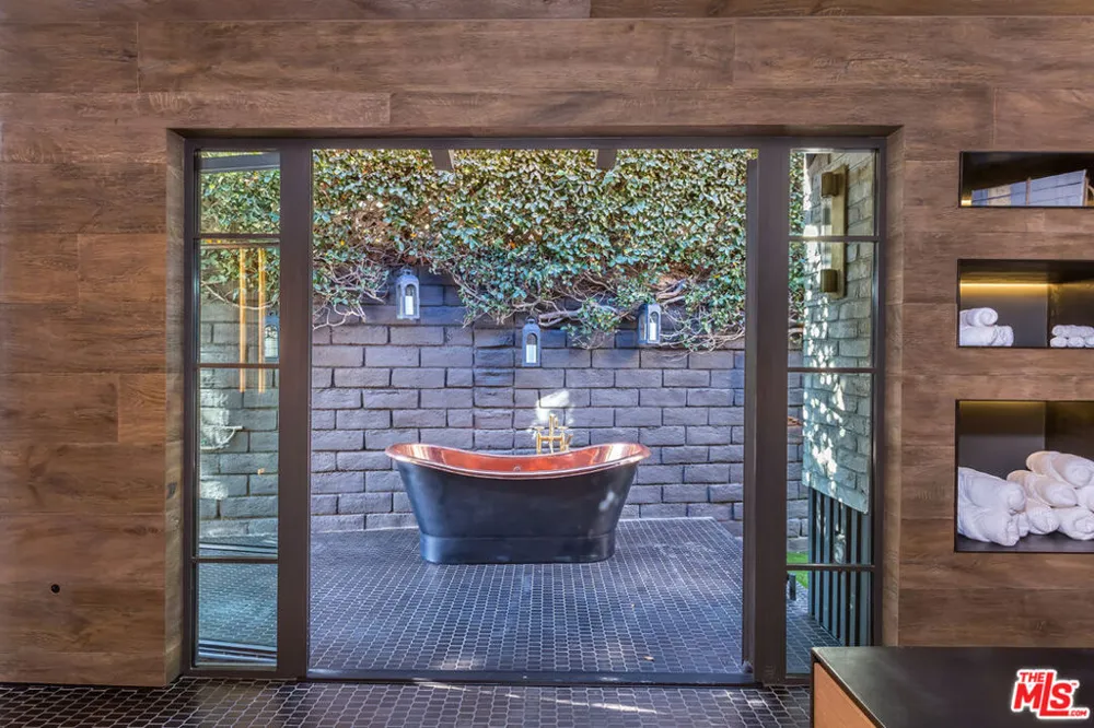 1707 Rising Glen Road Los Angeles, CA 90069