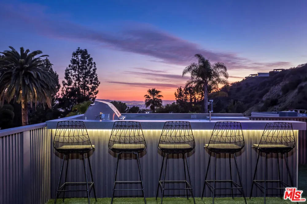 1707 Rising Glen Road Los Angeles, CA 90069