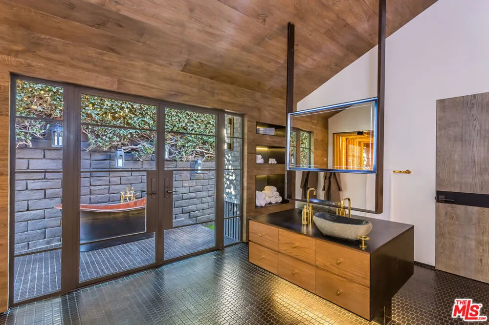 1707 Rising Glen Road Los Angeles, CA 90069