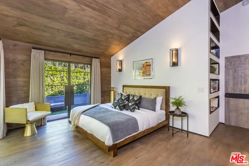 1707 Rising Glen Road Los Angeles, CA 90069