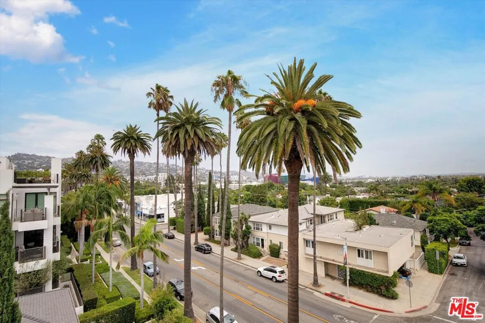 439 Doheny Drive #204 Beverly Hills, CA 90210