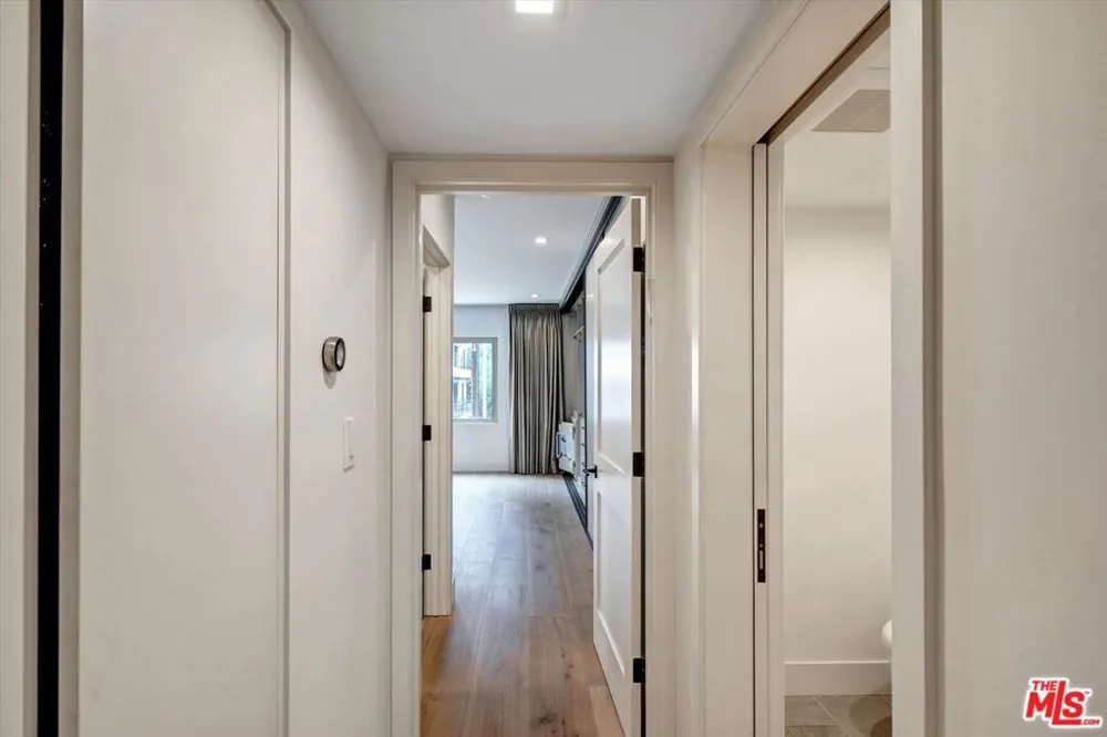 439 Doheny Drive #204 Beverly Hills, CA 90210
