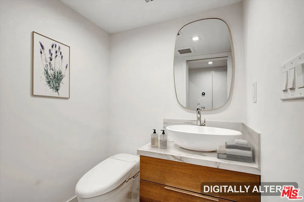 439 Doheny Drive #204 Beverly Hills, CA 90210