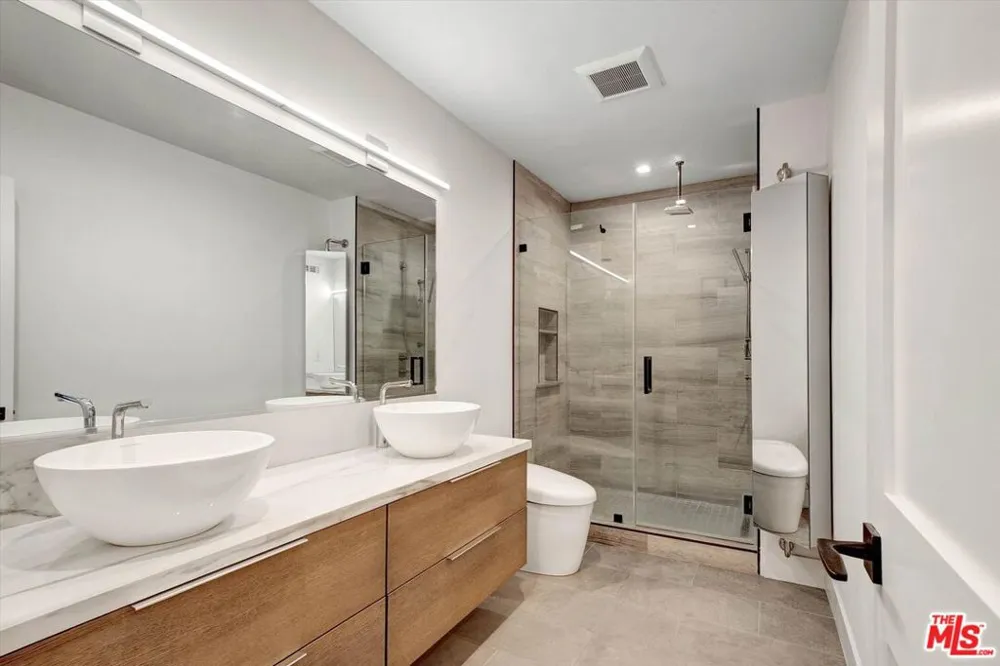 439 Doheny Drive #204 Beverly Hills, CA 90210