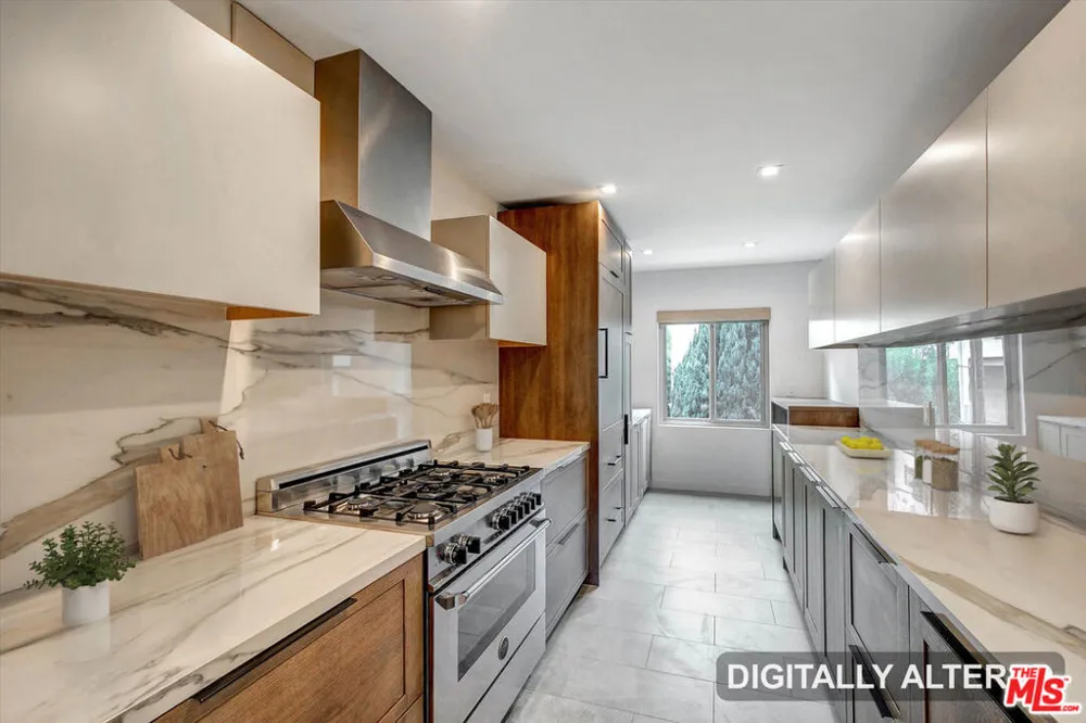 439 Doheny Drive #204 Beverly Hills, CA 90210