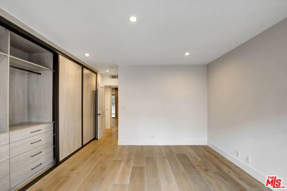 439 Doheny Drive #204 Beverly Hills, CA 90210