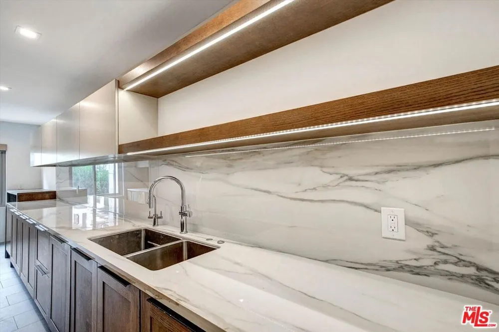 439 Doheny Drive #204 Beverly Hills, CA 90210