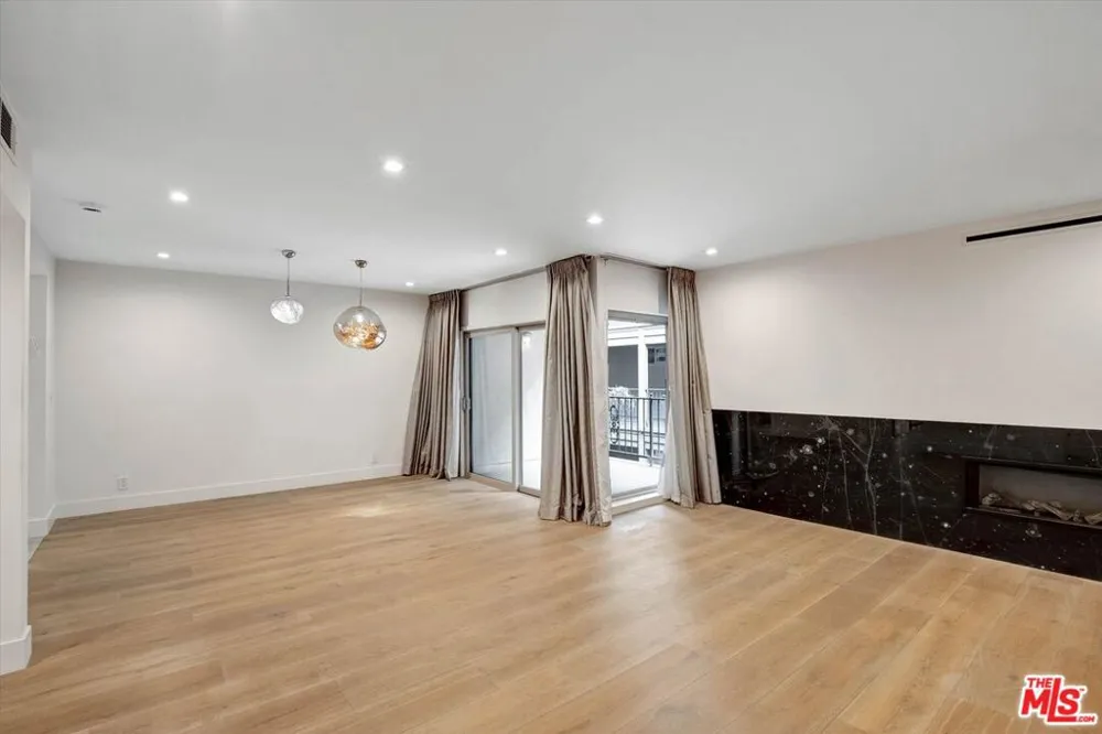 439 Doheny Drive #204 Beverly Hills, CA 90210