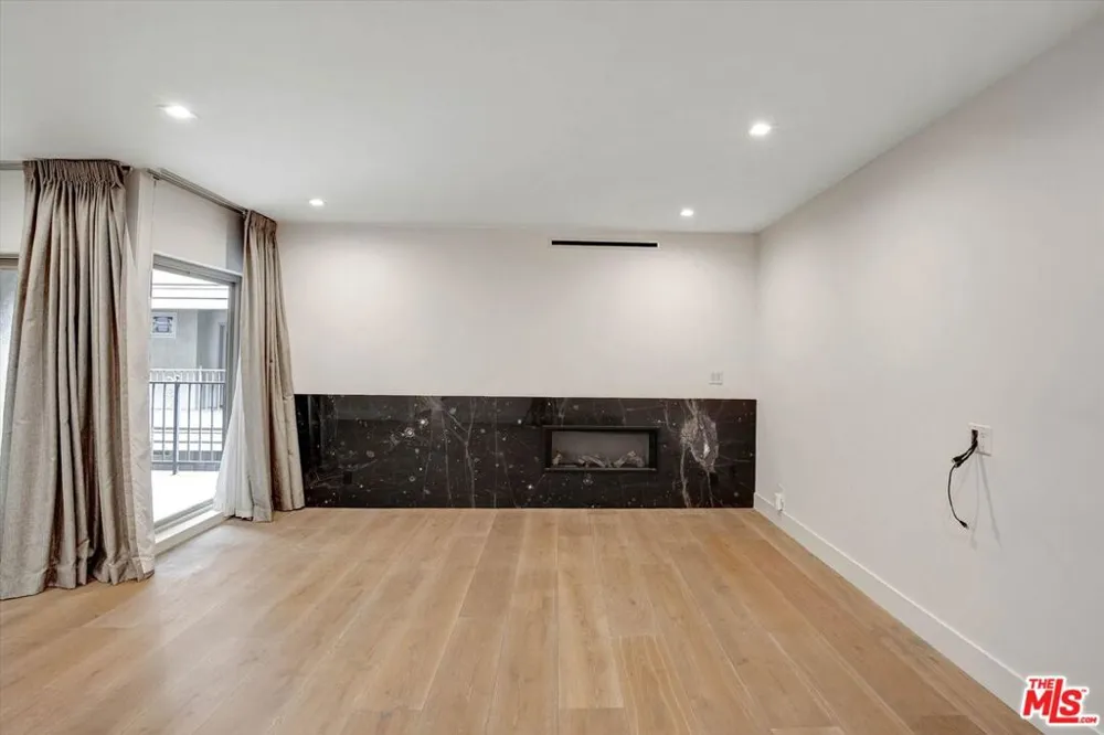439 Doheny Drive #204 Beverly Hills, CA 90210