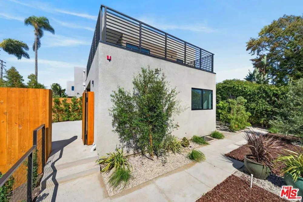 1853 12th Street #A Santa Monica, CA 90404