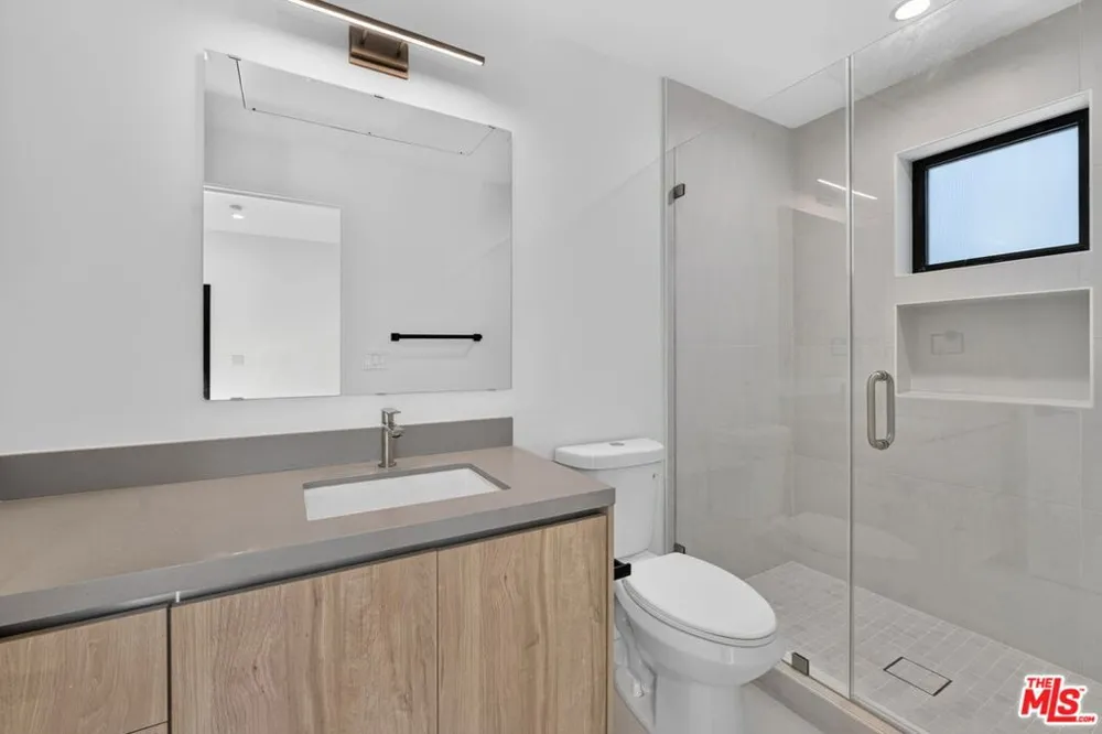 1853 12th Street #A Santa Monica, CA 90404