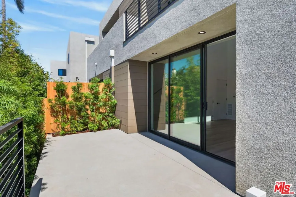 1853 12th Street #A Santa Monica, CA 90404