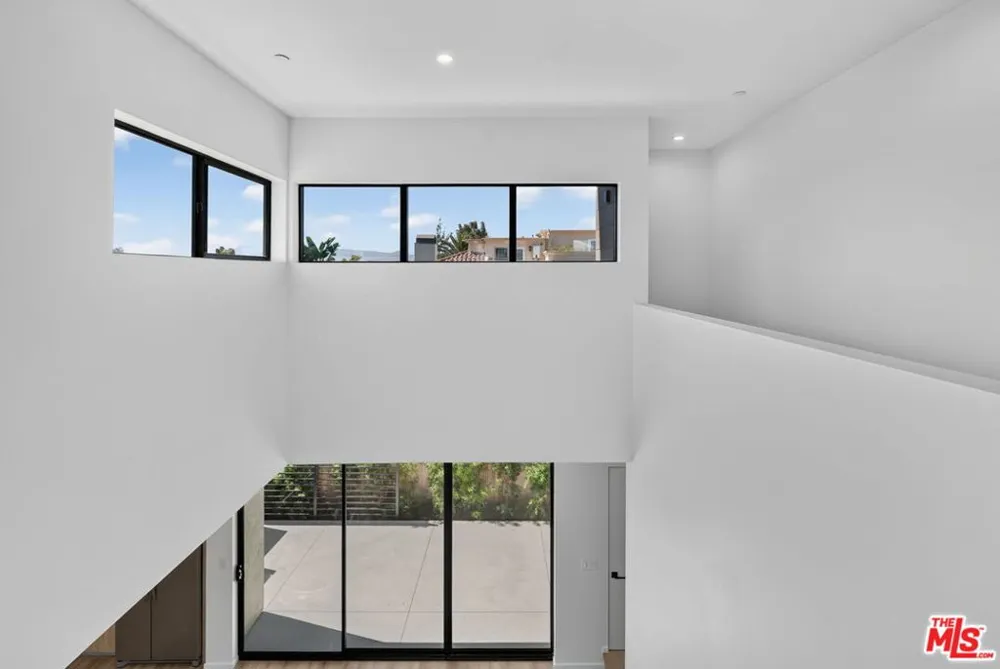 1853 12th Street #A Santa Monica, CA 90404