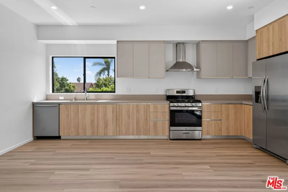 1853 12th Street #A Santa Monica, CA 90404