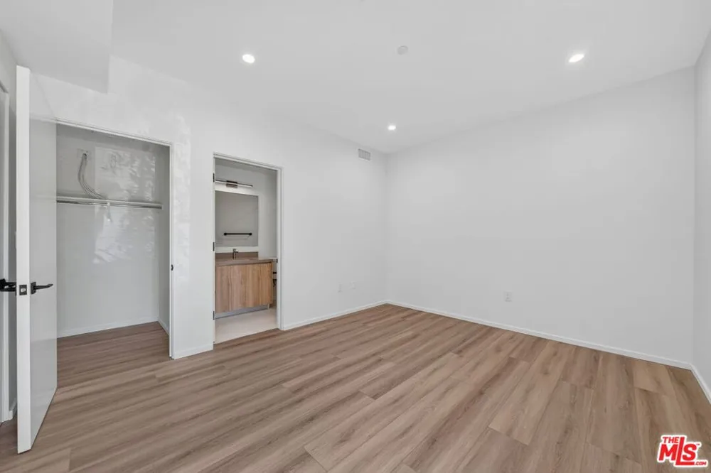 1853 12th Street #A Santa Monica, CA 90404
