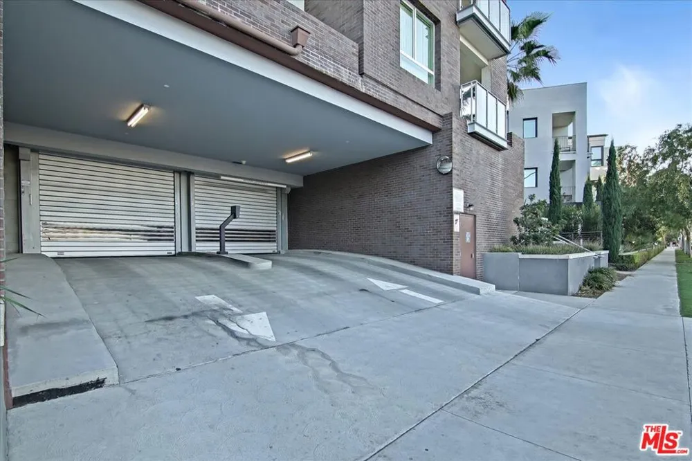 12655 Bluff Creek Drive #304 Los Angeles, CA 90094