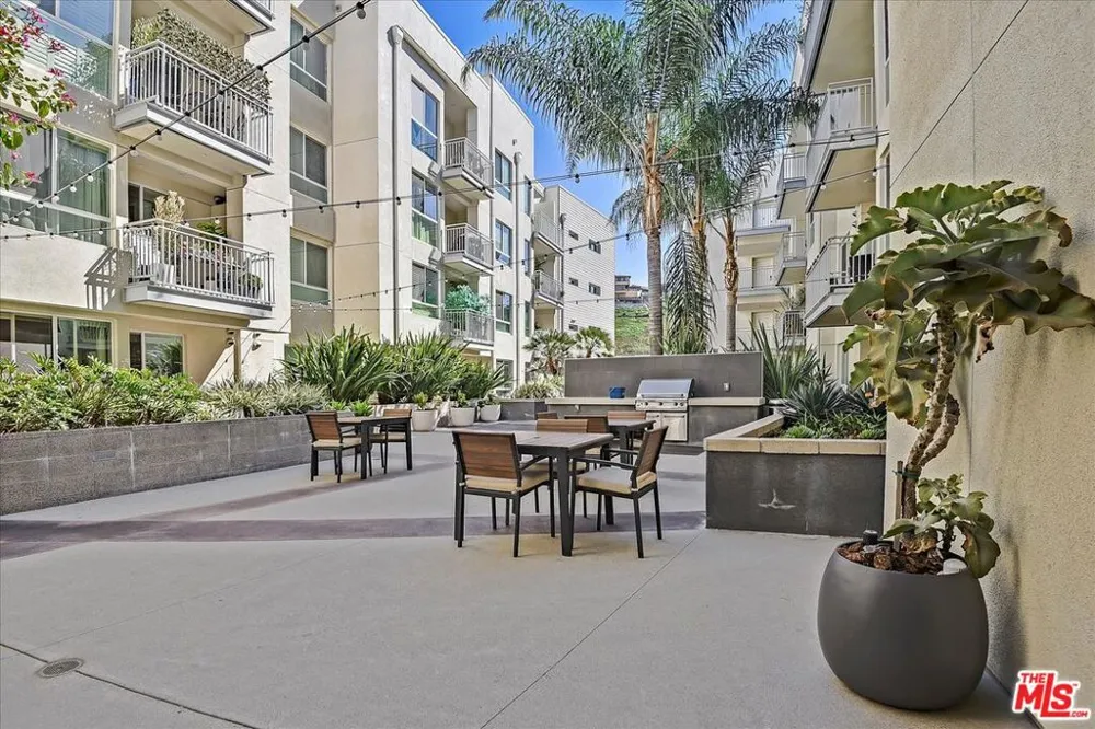 12655 Bluff Creek Drive #304 Los Angeles, CA 90094