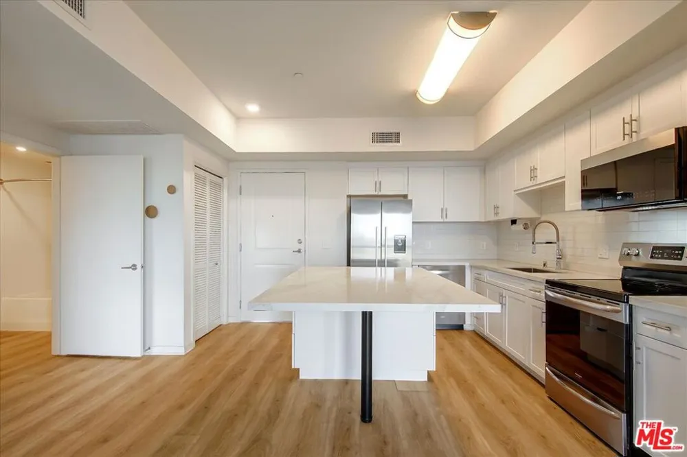 12655 Bluff Creek Drive #304 Los Angeles, CA 90094