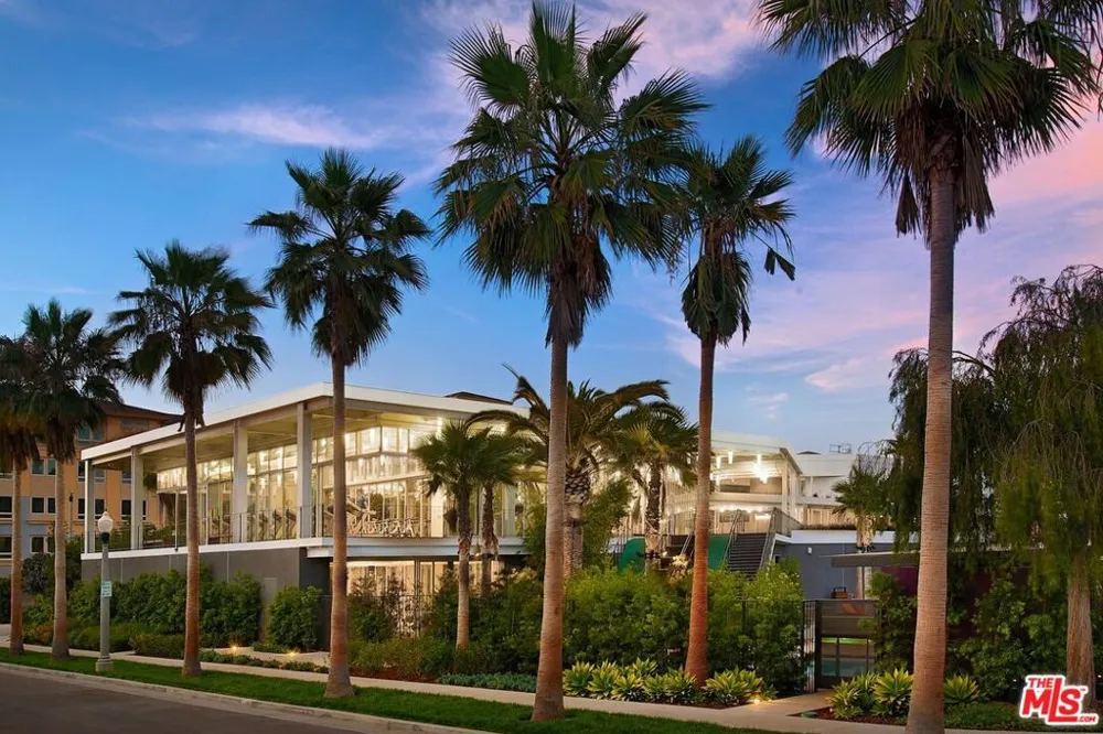 12655 Bluff Creek Drive #304 Los Angeles, CA 90094