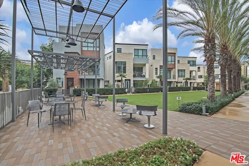 12655 Bluff Creek Drive #304 Los Angeles, CA 90094