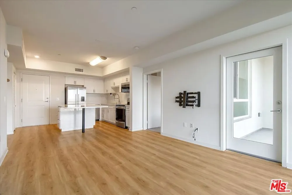 12655 Bluff Creek Drive #304 Los Angeles, CA 90094