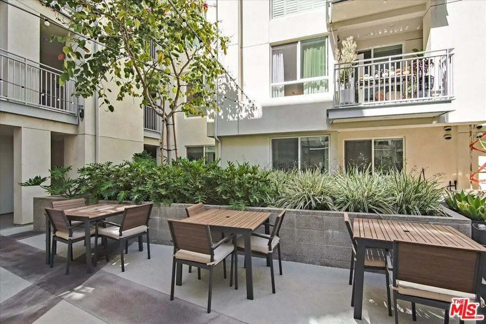 12655 Bluff Creek Drive #304 Los Angeles, CA 90094