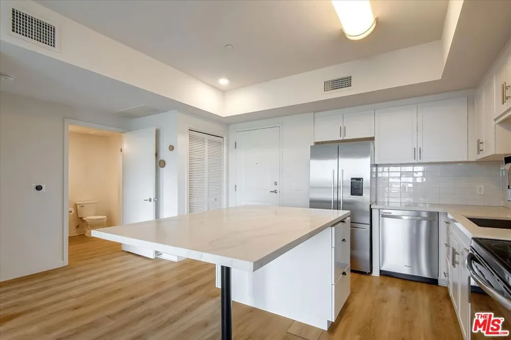 12655 Bluff Creek Drive #304 Los Angeles, CA 90094