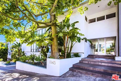 1145 Larrabee Street #3