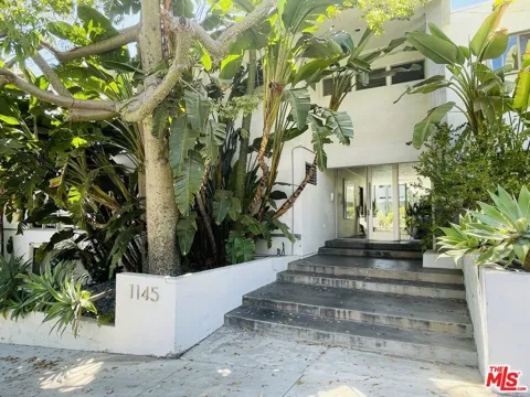 1145 Larrabee Street #3
