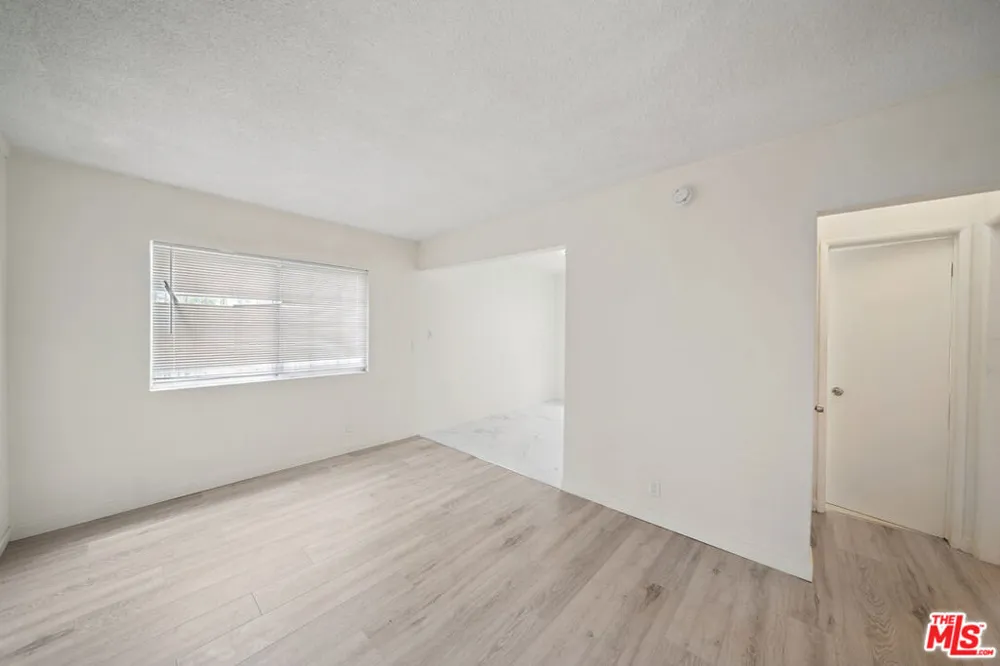 8633 Denver Avenue #5 Los Angeles, CA 90044