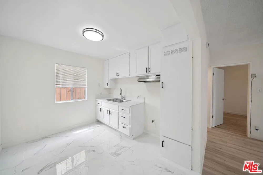 8633 Denver Avenue #5 Los Angeles, CA 90044