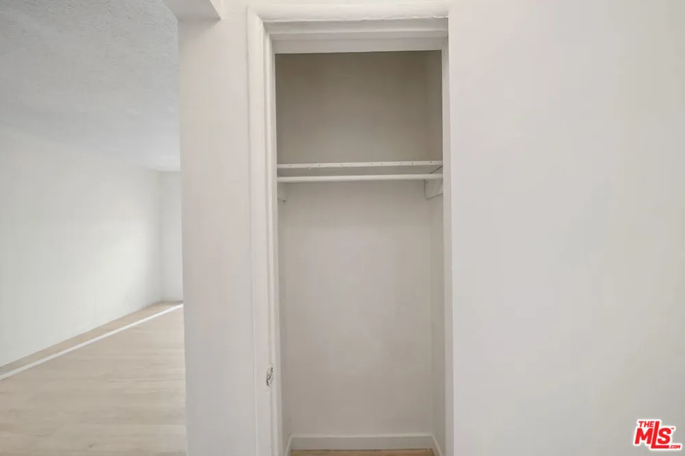 8633 Denver Avenue #5 Los Angeles, CA 90044