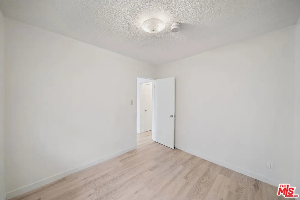 8633 Denver Avenue #5 Los Angeles, CA 90044