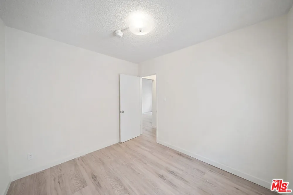 8633 Denver Avenue #5 Los Angeles, CA 90044