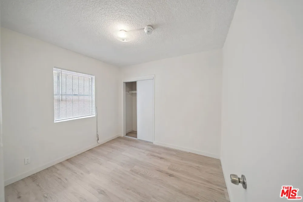 8633 Denver Avenue #5 Los Angeles, CA 90044