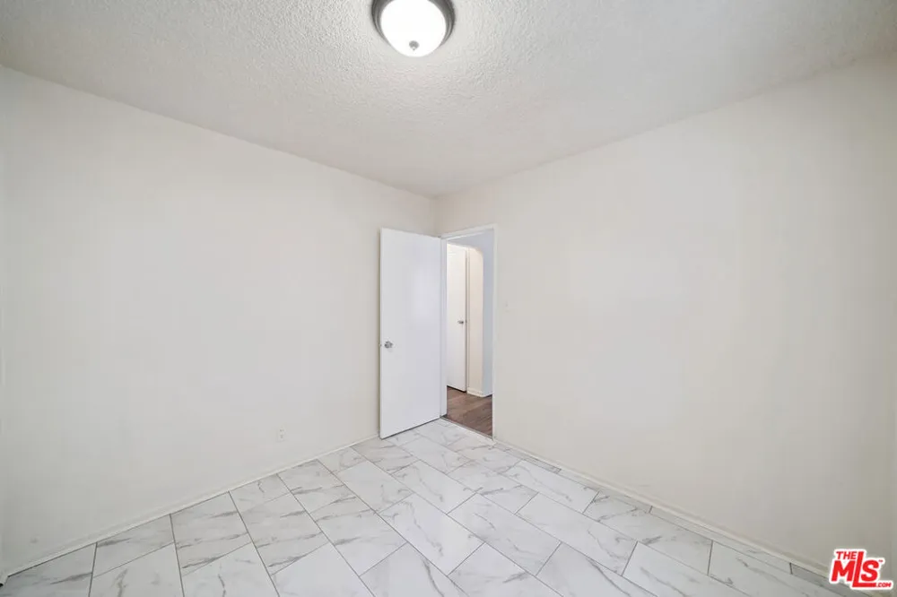 8633 Denver Avenue #3 Los Angeles, CA 90044