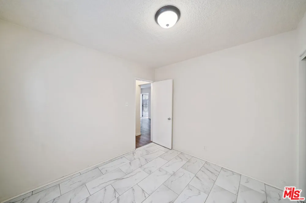 8633 Denver Avenue #3 Los Angeles, CA 90044