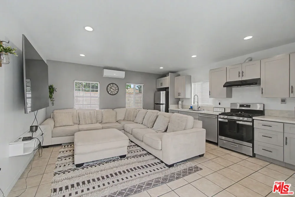 12045 Rives Avenue Downey, CA 90242