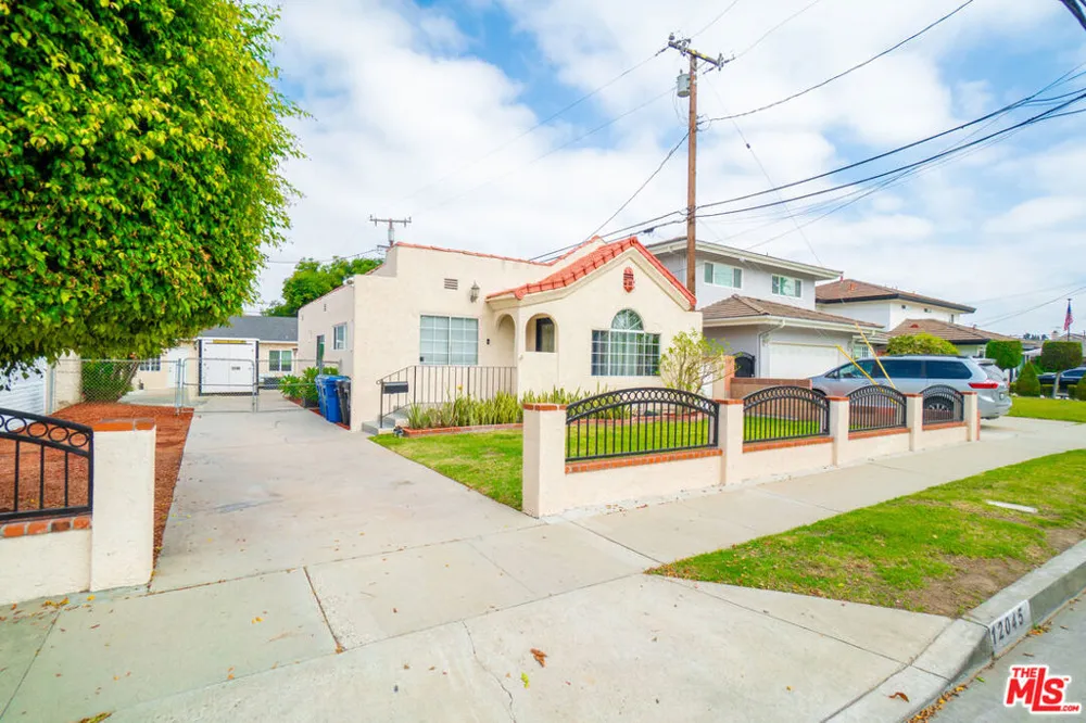 12045 Rives Avenue Downey, CA 90242