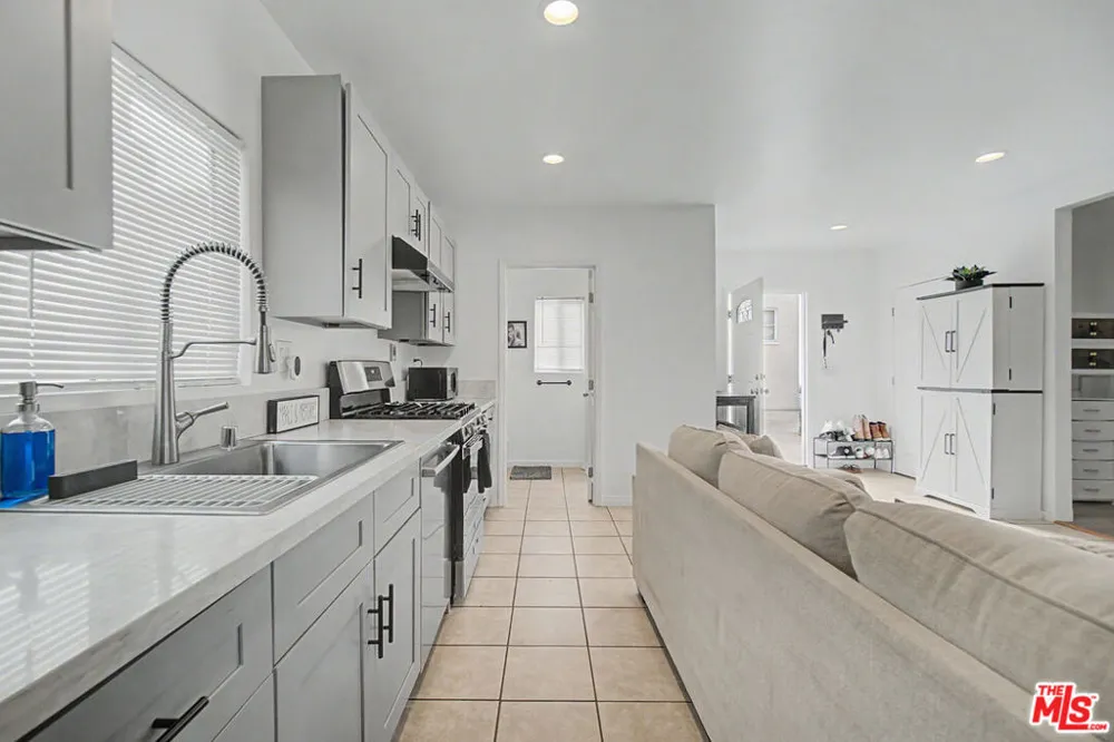 12045 Rives Avenue Downey, CA 90242