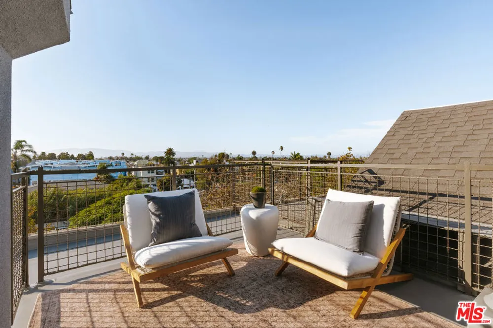208 S Venice Boulevard #A Venice, CA 90291